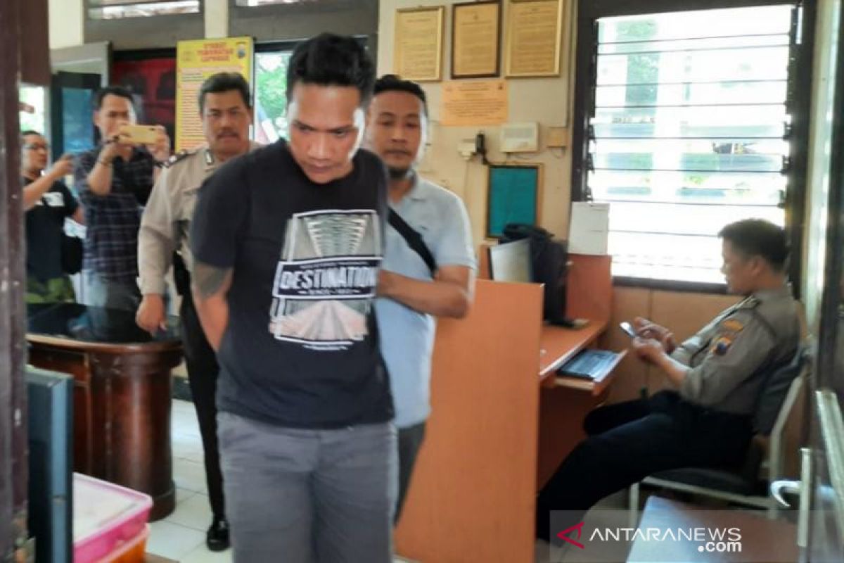 Lantaran emosi, Jodoh bacok tetangga yang suka ledek anaknya