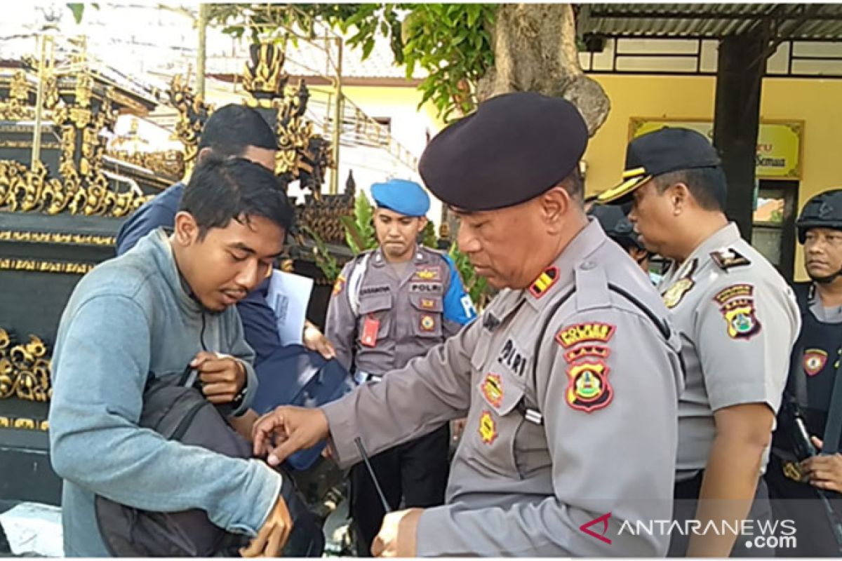 Polres Buleleng tingkatkan pemeriksaan tamu pasca-bom Medan