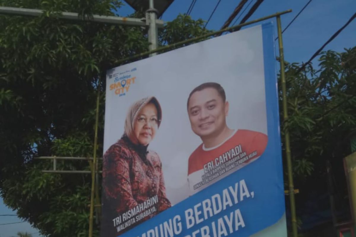 Baliho Risma-Eri jelang Pilkada Surabaya dinilai "sound check"