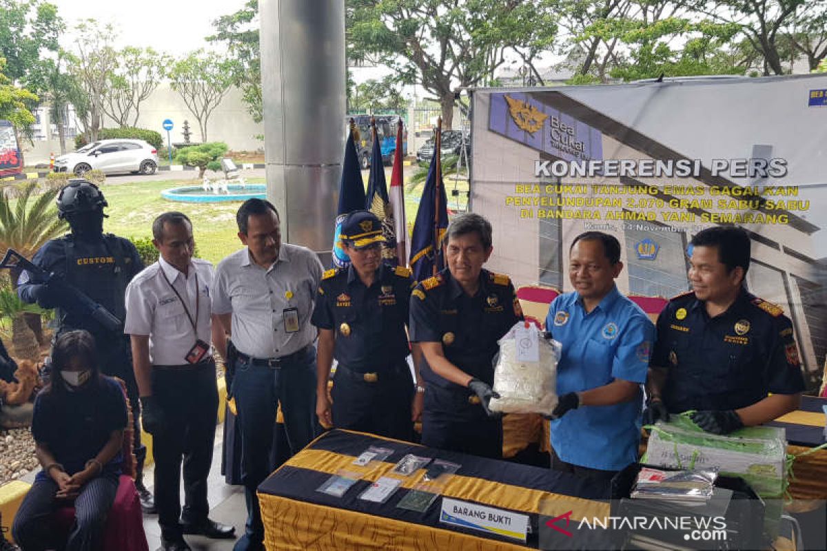 Penyelundupan 2 kg sabu dalam microwave di Bandara Semarang digagalkan