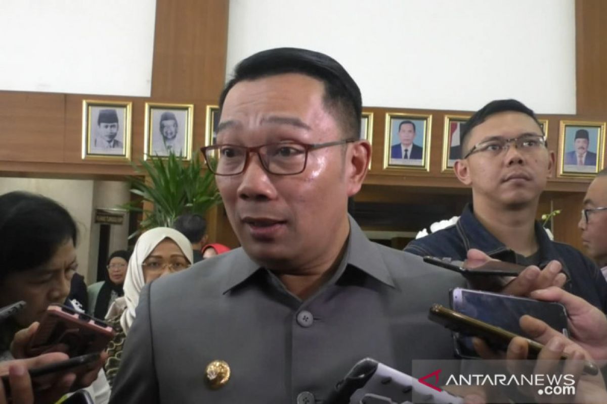 Gubernur Ridwan Kamil jelaskan kolam renang di rumah dinas