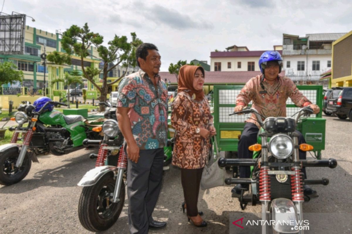 Kementerian Lingkungan Hidup serahkan bantuan kendaraan ke Pemkot Padangsidimpuan