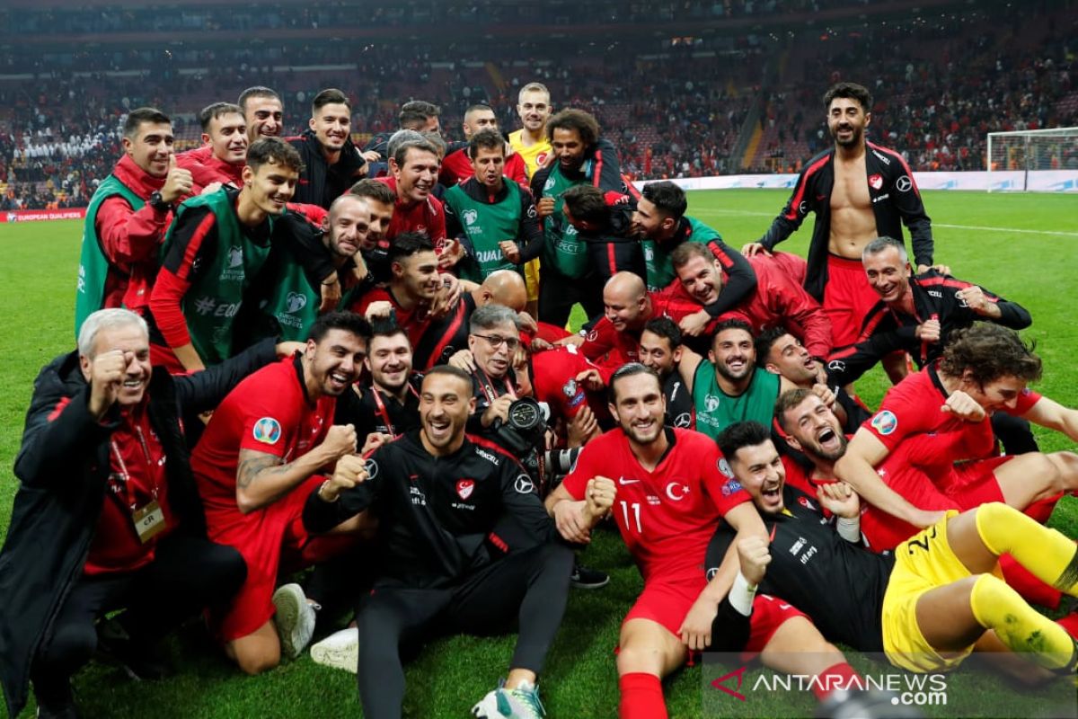 skor kacamata, Turki amankan tiket Piala Eropa