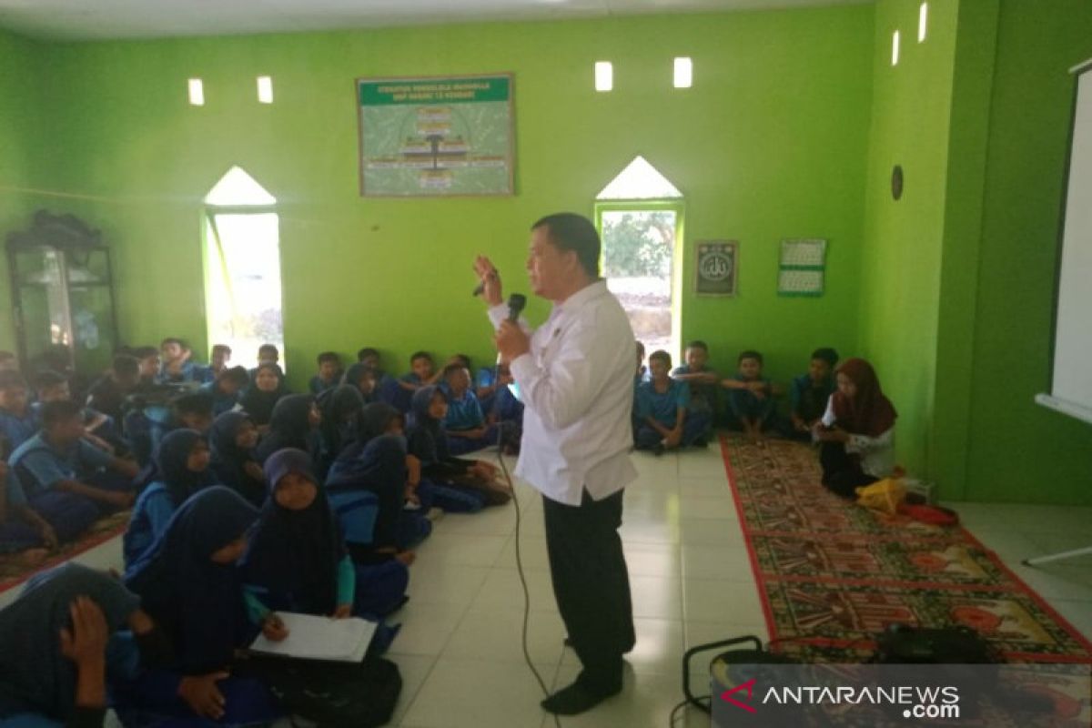 BNN edukasi pelajar SMPN 15 Kendari soal bahaya narkoba