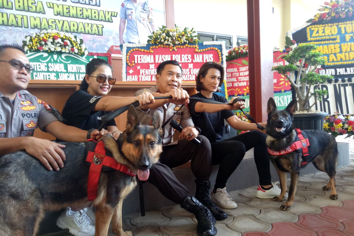 Kelompok pecinta hewan hibahkan anjing pelacak ke Polres
