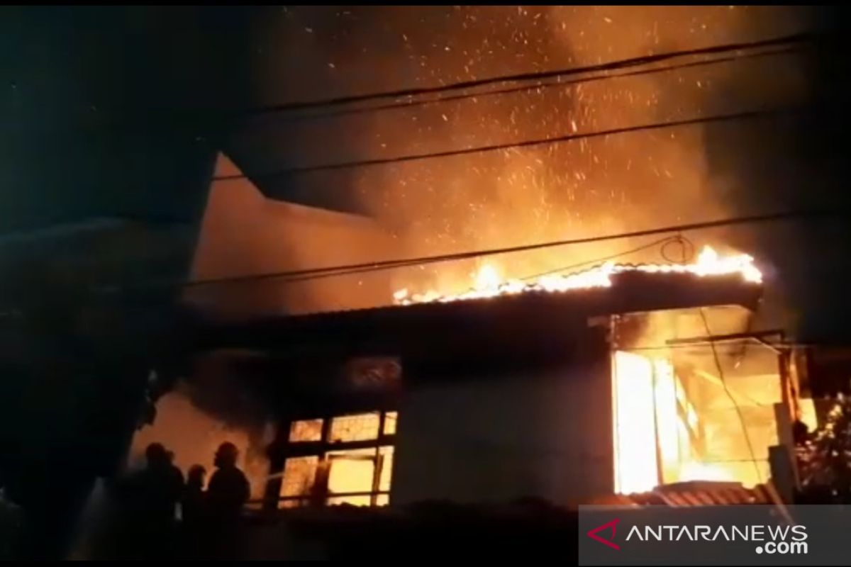 Rumah mewah di Kembangan terbakar, kerugian capai Rp1,5 miliar