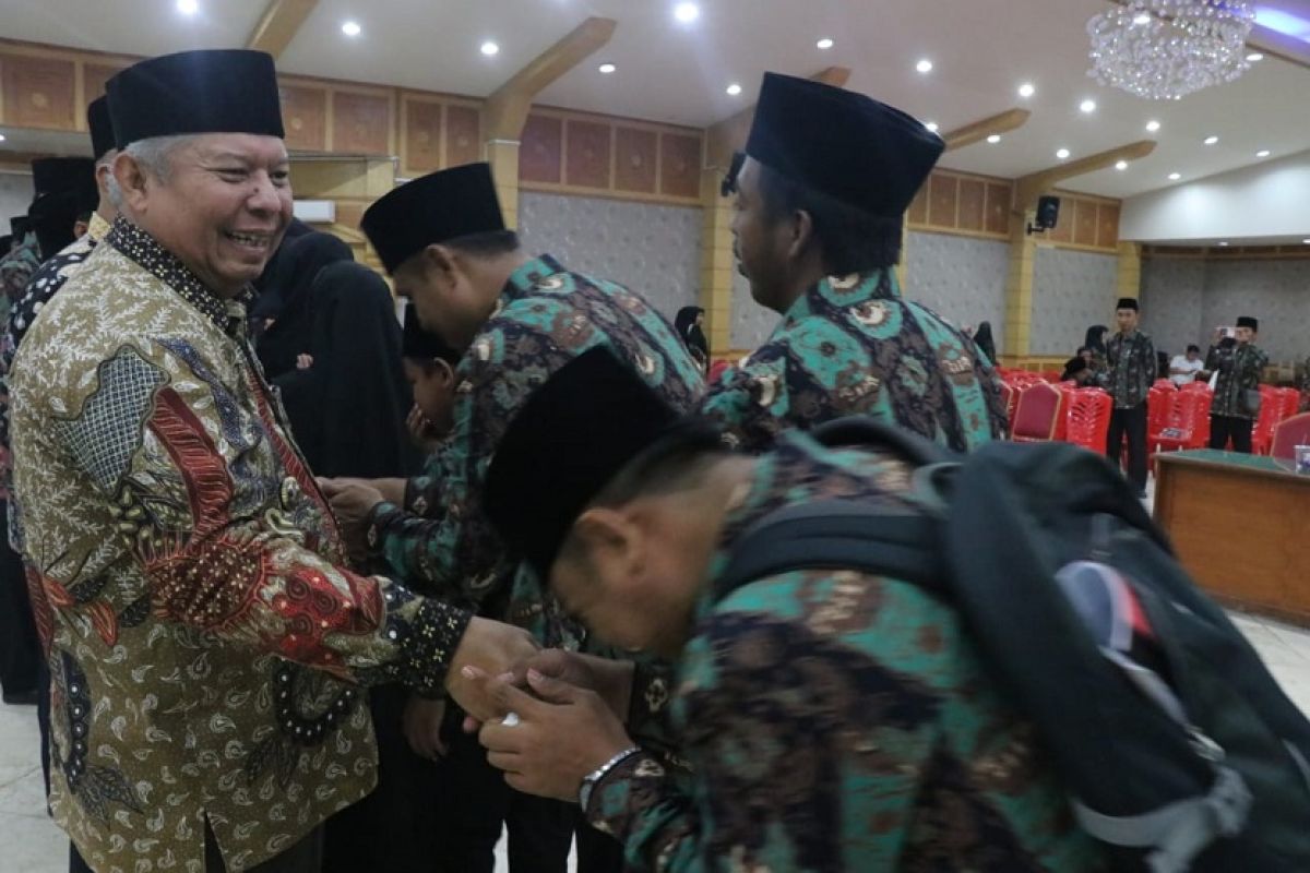 Bupati Safrial lepas kafilah MTQ Kabupaten Tanjung Jabung Barat