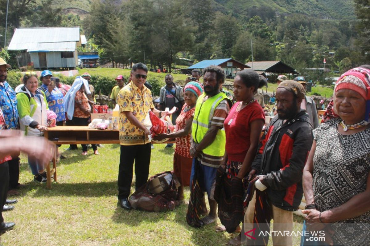 Sebagian bantuan warga miskin di Lanny Jaya dibelanjakan bahan pokok