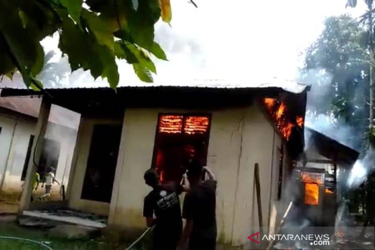 Ditinggal ke kebun, rumah petani di Aceh Jaya ludes terbakar