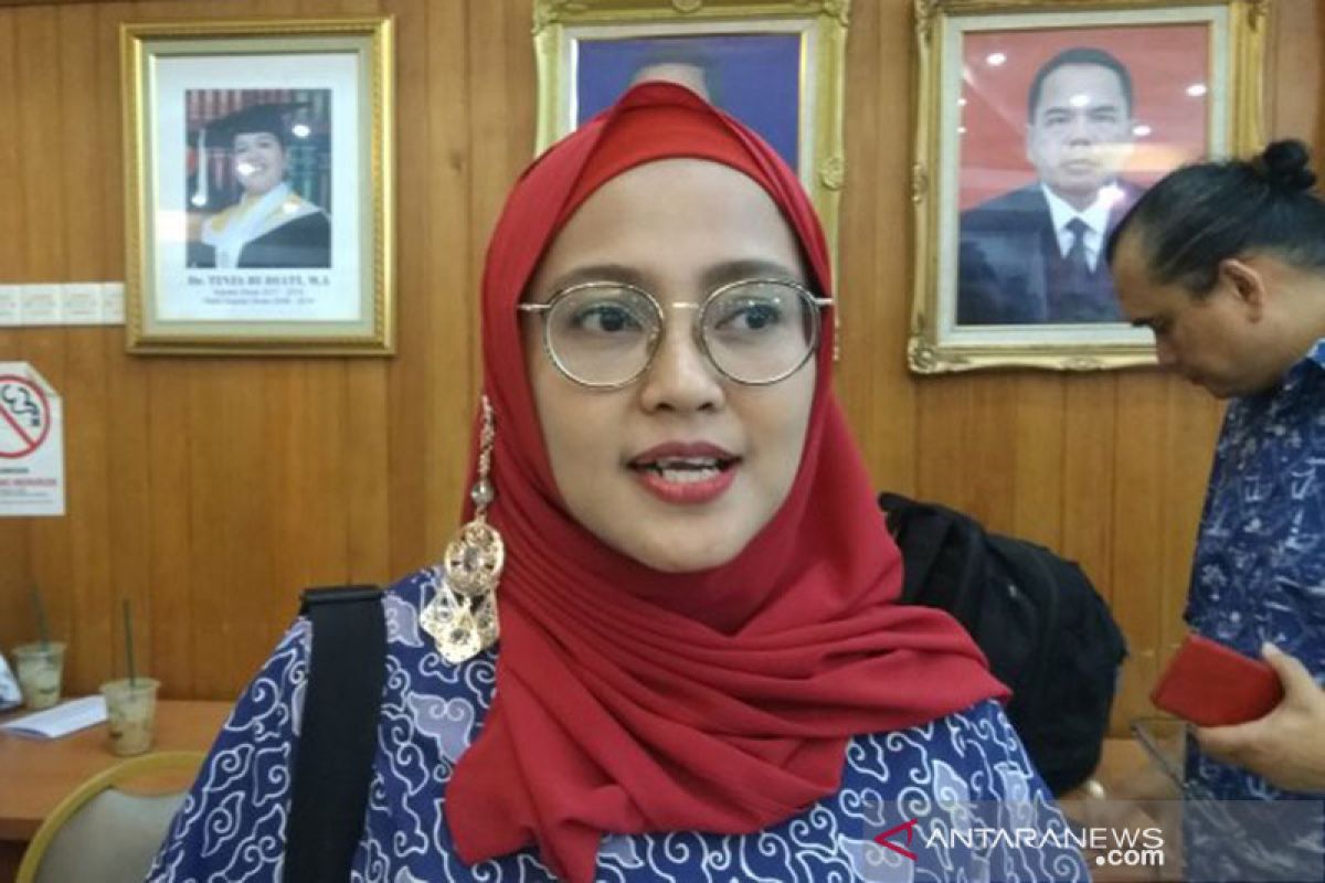 Rani Pancarani beri pendidikan bahaya telepon genggam bagi anak