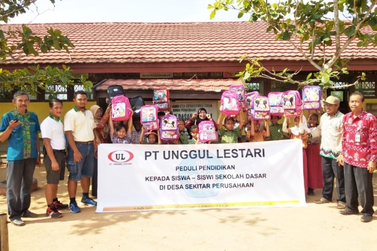 PT Unggul Lestari salurkan bantuan Peduli Pendidikan untuk 10 sekolah