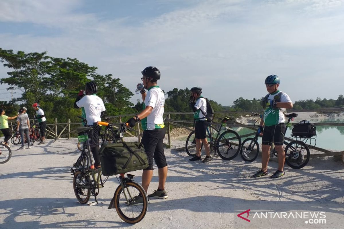 Peserta "CitiCyclink Bike to Nature"  kagumi keindahan alam Belitung