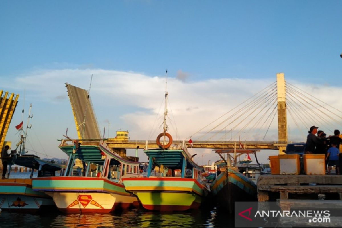 Menteri Edhy Prabowo tinjau tiga pangkalan pendaratan ikan di Pulau Bangka