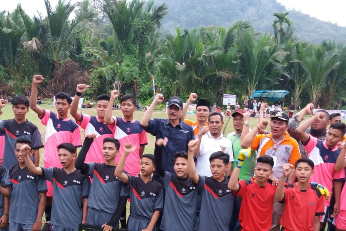 Bupati Hendrajoni buka Liga Desa Bayang