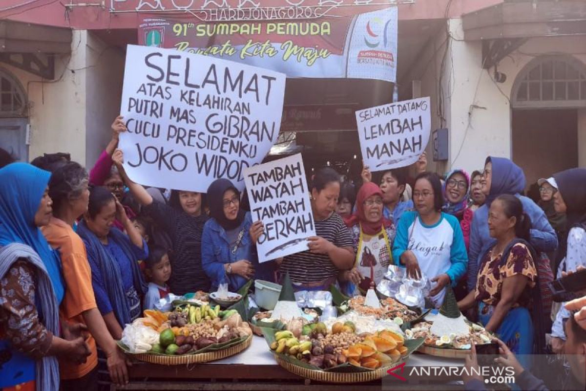 Pedagang pasar di Solo syukuran kelahiran cucu Presiden