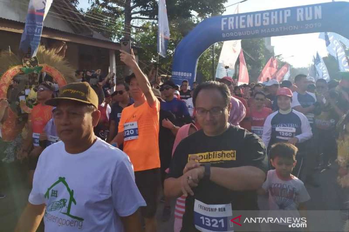 "Friendship Run" mengawali Borobudur Marathon 2019