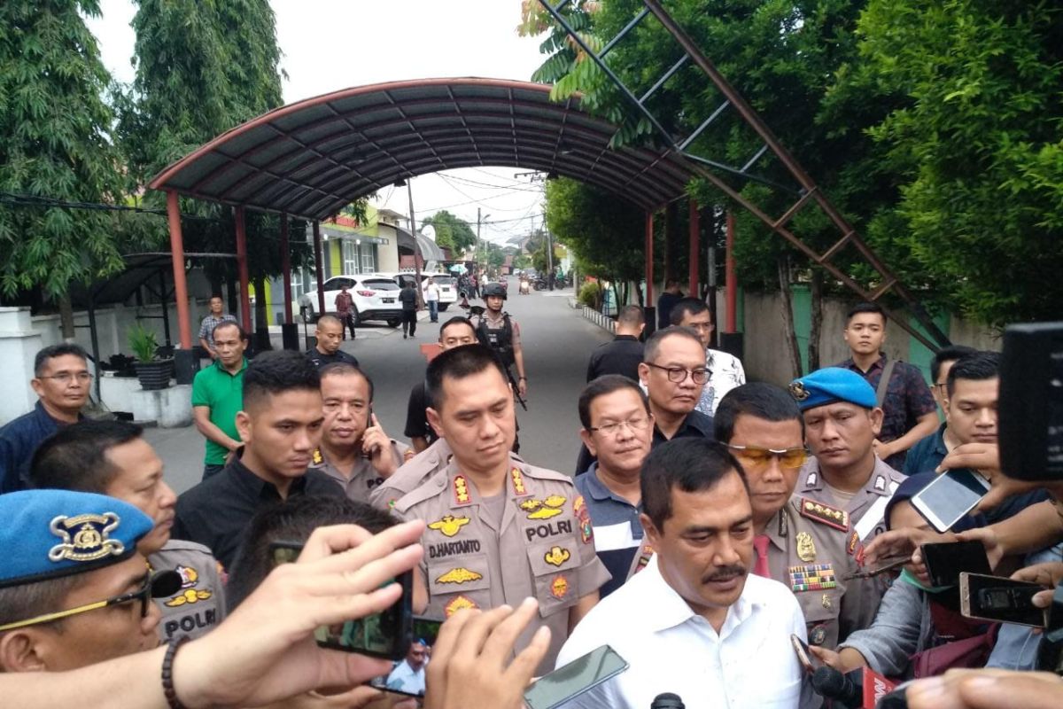 Densus 88 kembali mengamankan dua orang terduga teroris di Medan