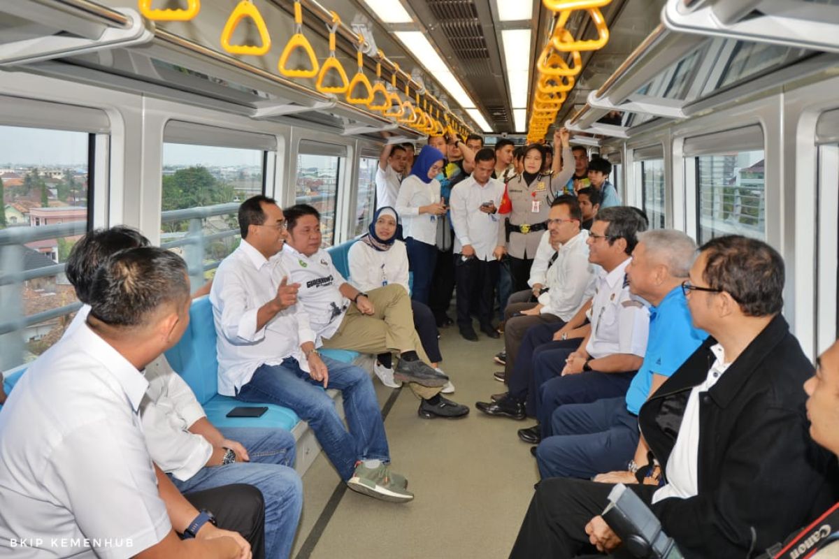 Menhub tinjau LRT Sumsel pastikan layanan membaik