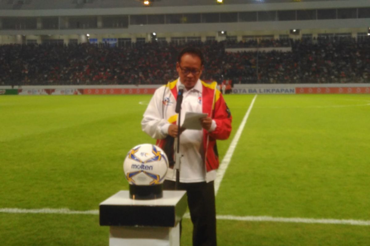 Bagi-bagi bola tandai dibukanya Kejuaraan Sepak Bola Pelajar Asia