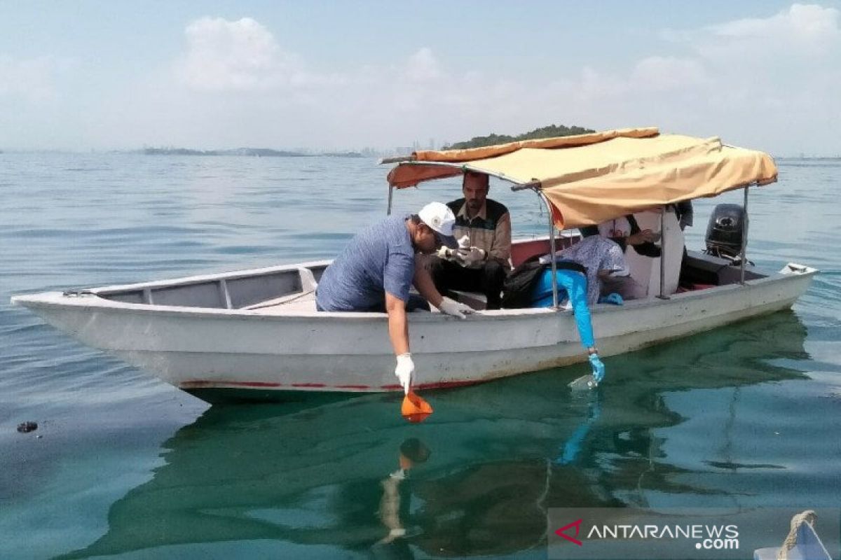 Tim sebar OSD tangani minyak hitam di Perairan Batam