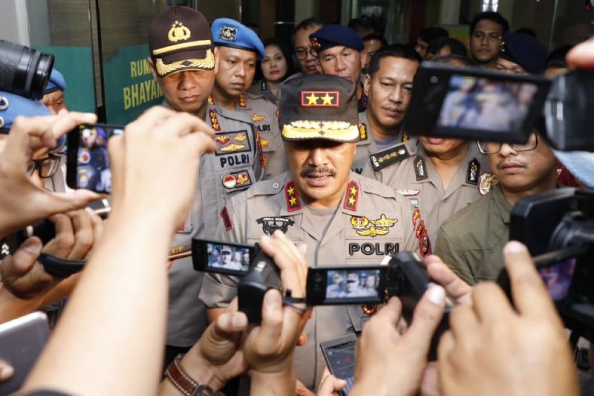 Anggota Densus 88 jalani operasi usai bertarung lawan teroris