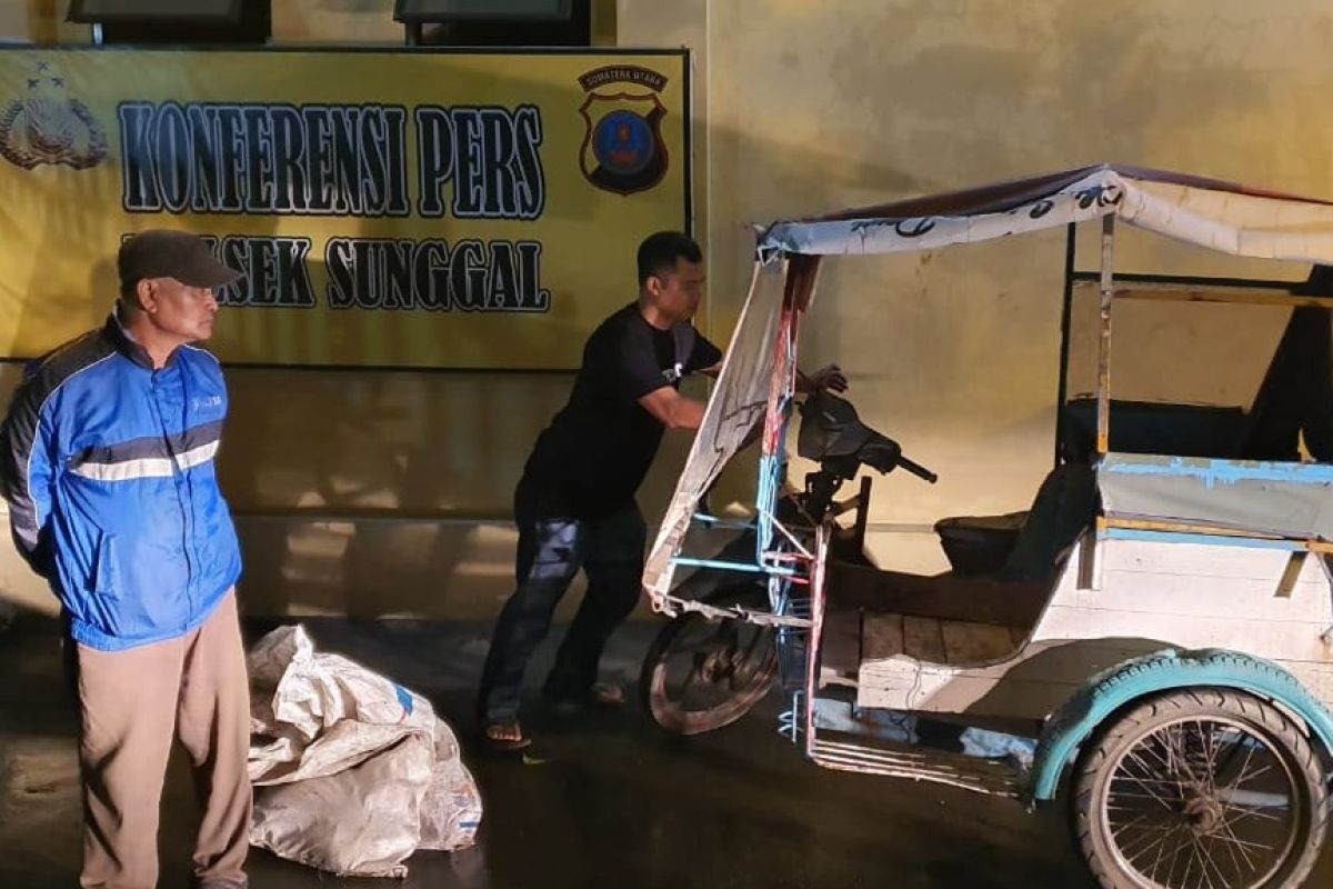 Polisi amankan pelaku pembuangan bangkai  babi di Helvetia