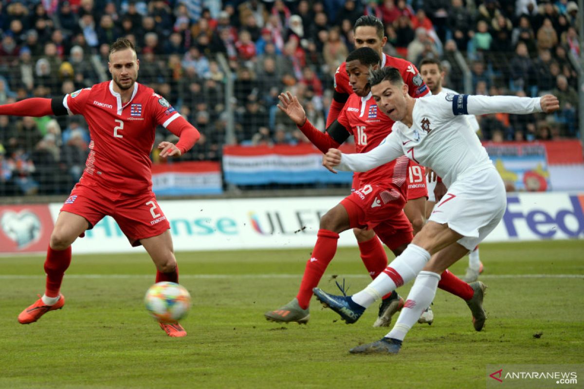 Ronaldo mengeluhkan kondisi lapangan saat Portugal dijamu Luksemburg