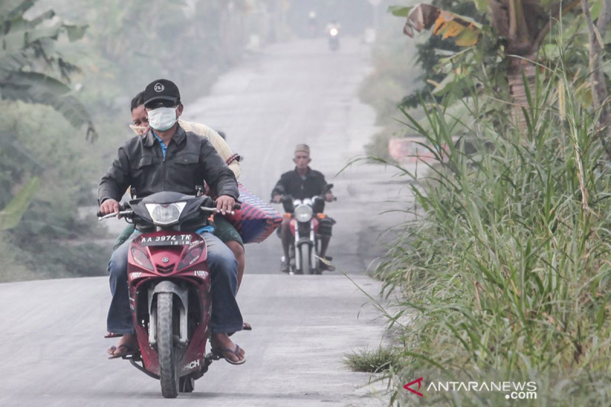 Hujan abu tipis guyur dua desa di sekitar Gunung Merapi