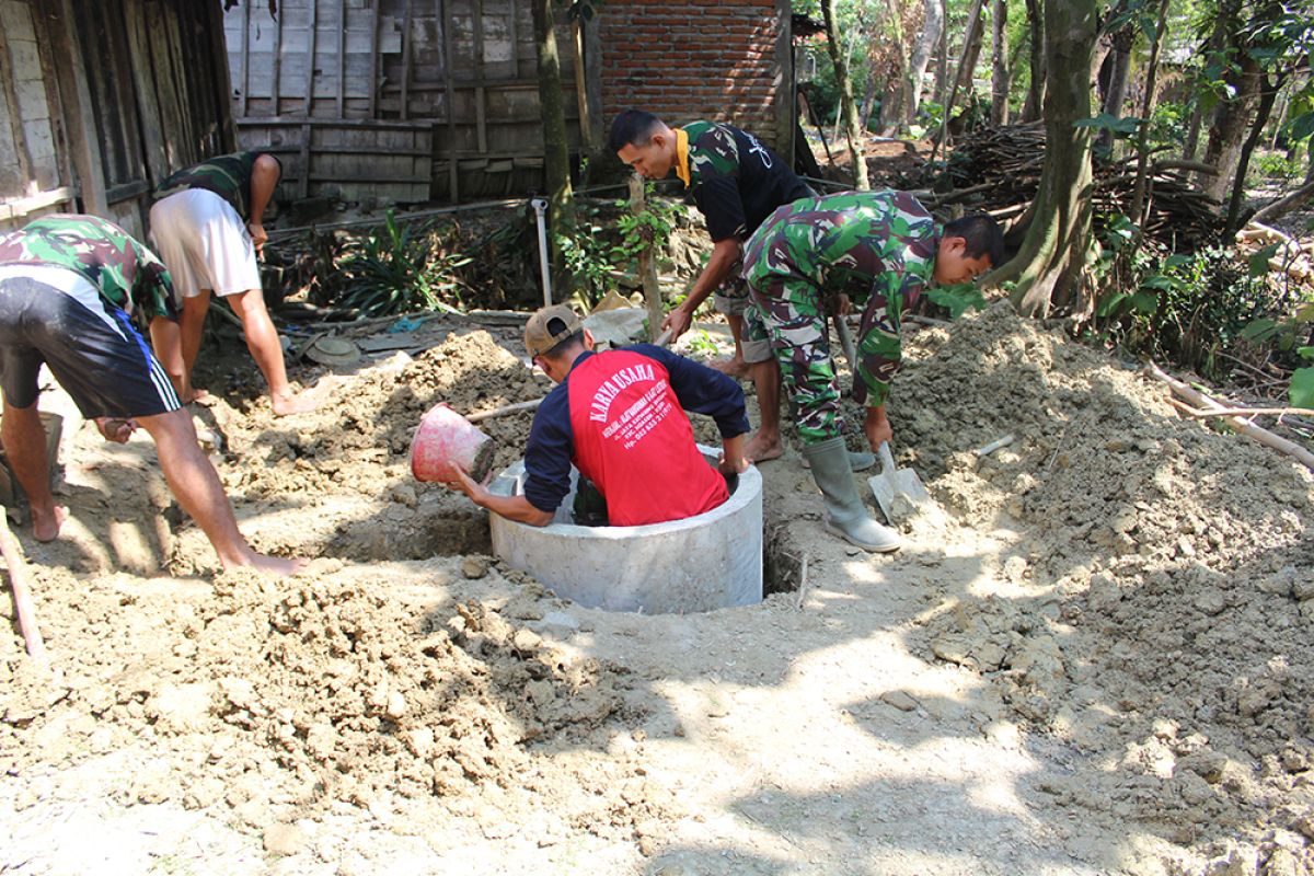 Desa Pengaringan OKU bangun  puluhan unit jamban gratis