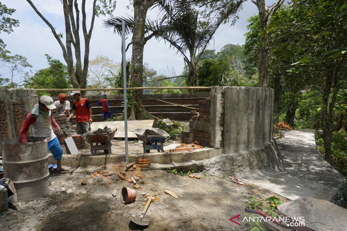 Kadispar Lombok Barat nonaktif diduga mengantongi jatah proyek lain