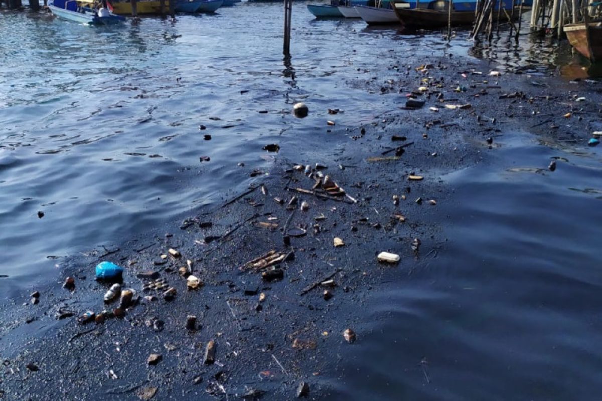 Pencemaran minyak di laut Batam berkurang