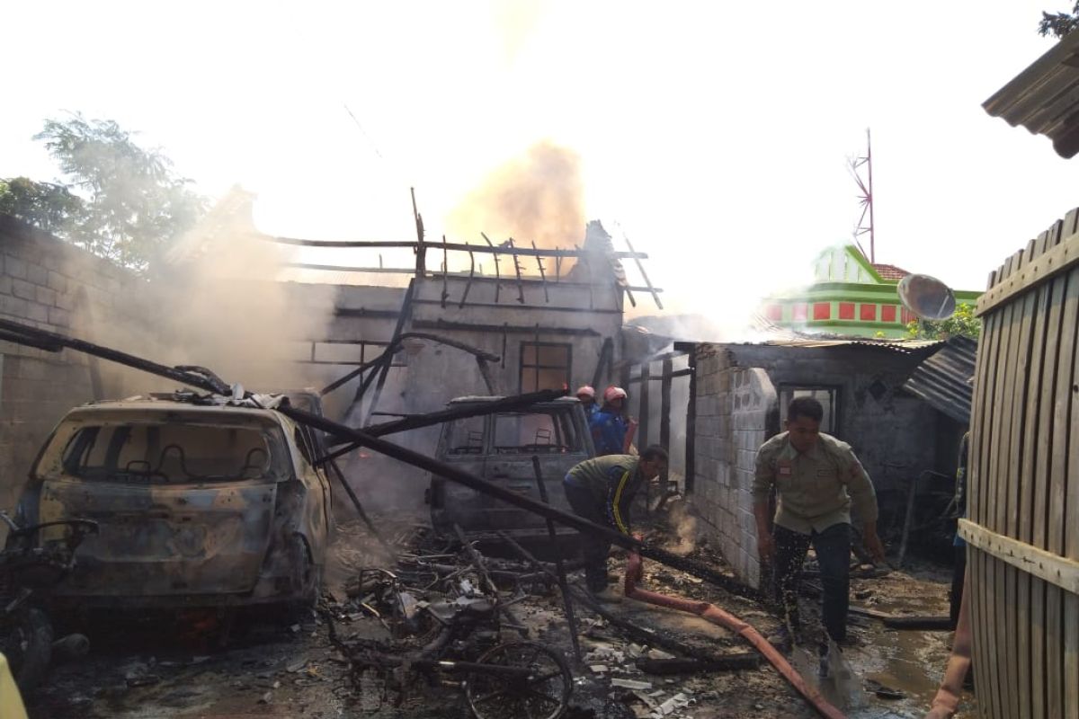 Rumah penjual BBM eceran di Situbondo ludes terbakar