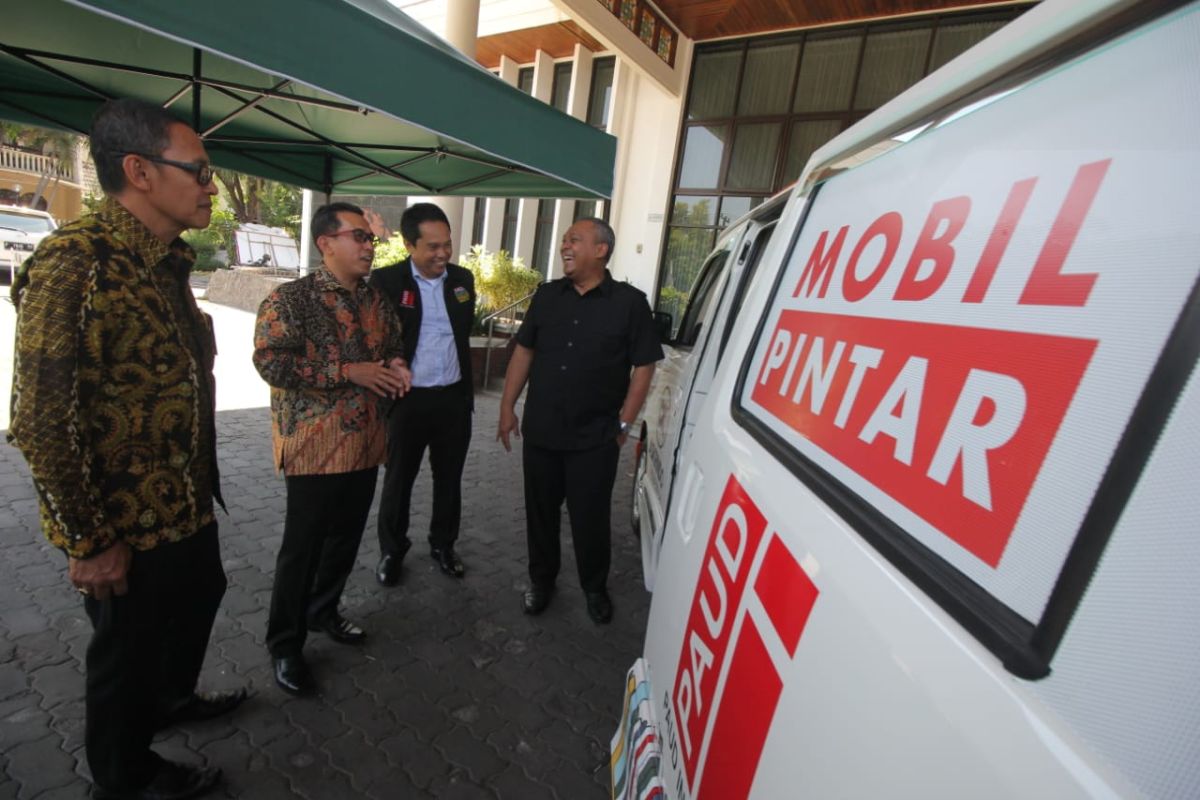 Askrindo serahkan mobil pintar untuk tingkatkan literasi anak