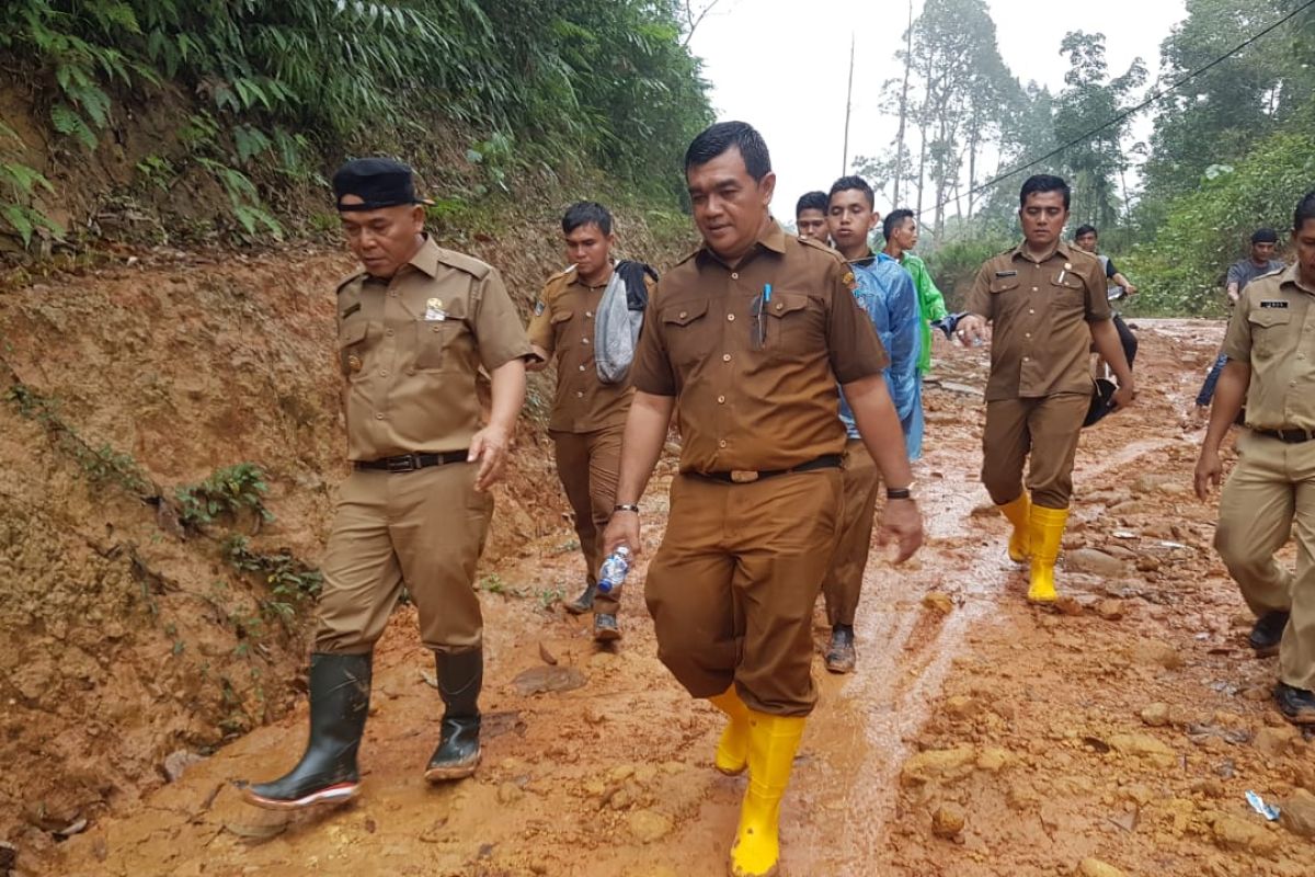 Bupati Pasaman Barat kunjungi daerah pinggiran Rura Patontang