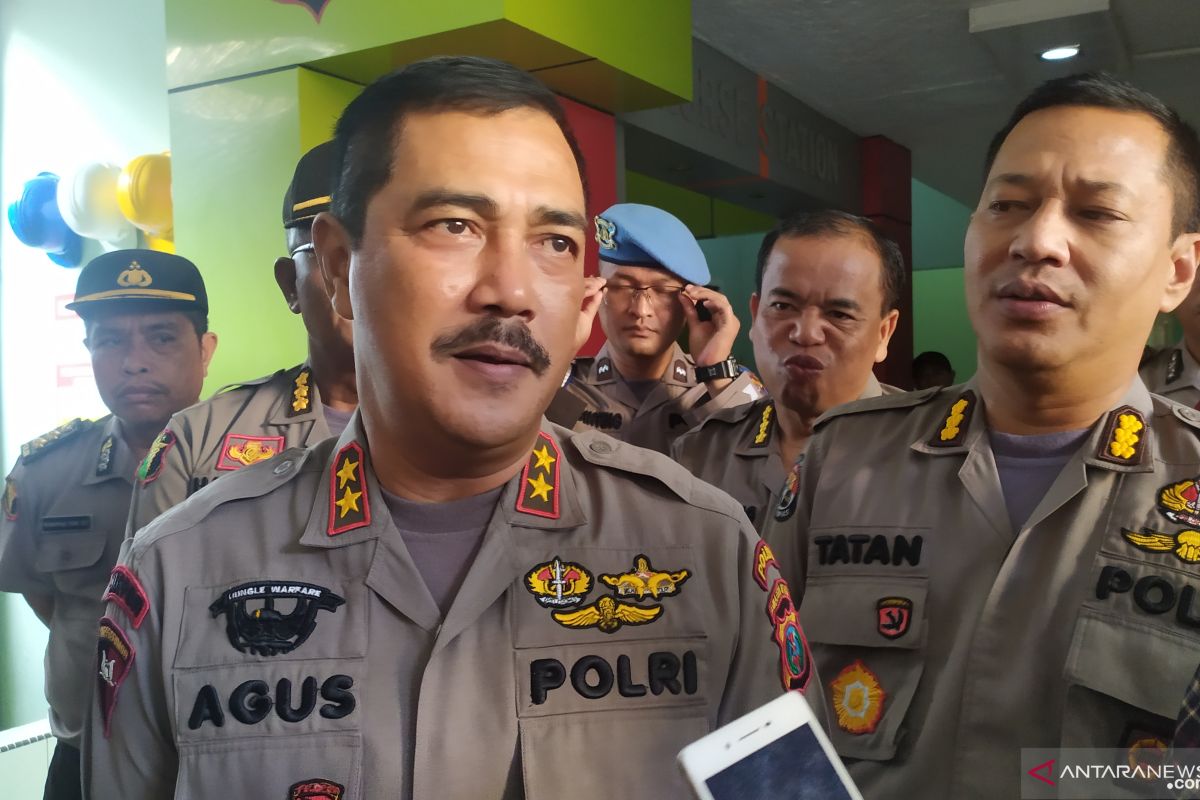 Dua tersangka kasus bom bunuh diri di Polrestabes Medan menyerahkan diri