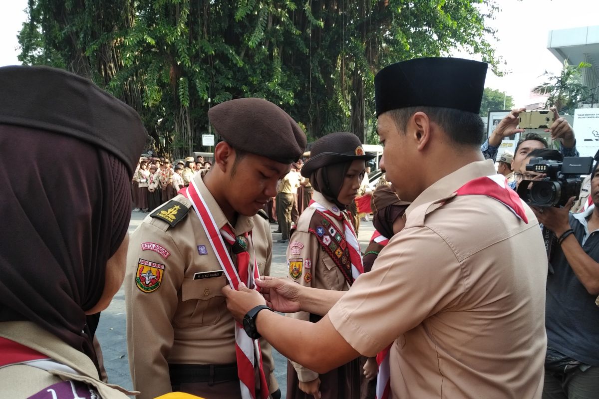 Pramuka Bogor Barat lakukan Gelar Senja di balai kota