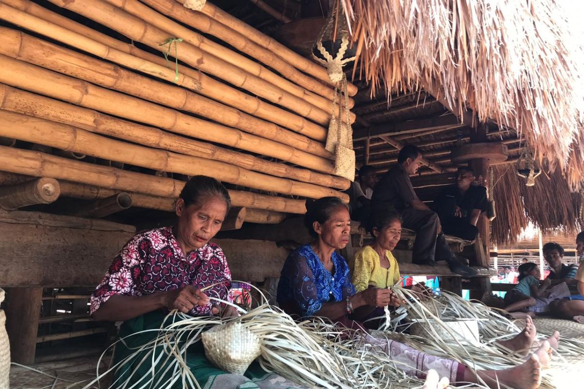 Kampung Toda di SBD jadi rumah singgah bagi wisatawan