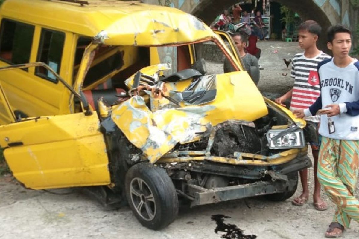 Kronologi tabrakan bus dengan kijang yang menewaskan satu orang