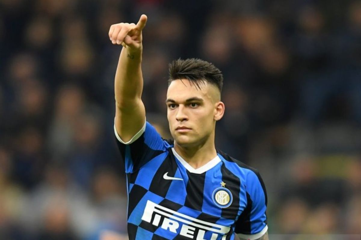 Barcelona menargetkan Lautaro Martinez untuk gantikan Luis Suarez