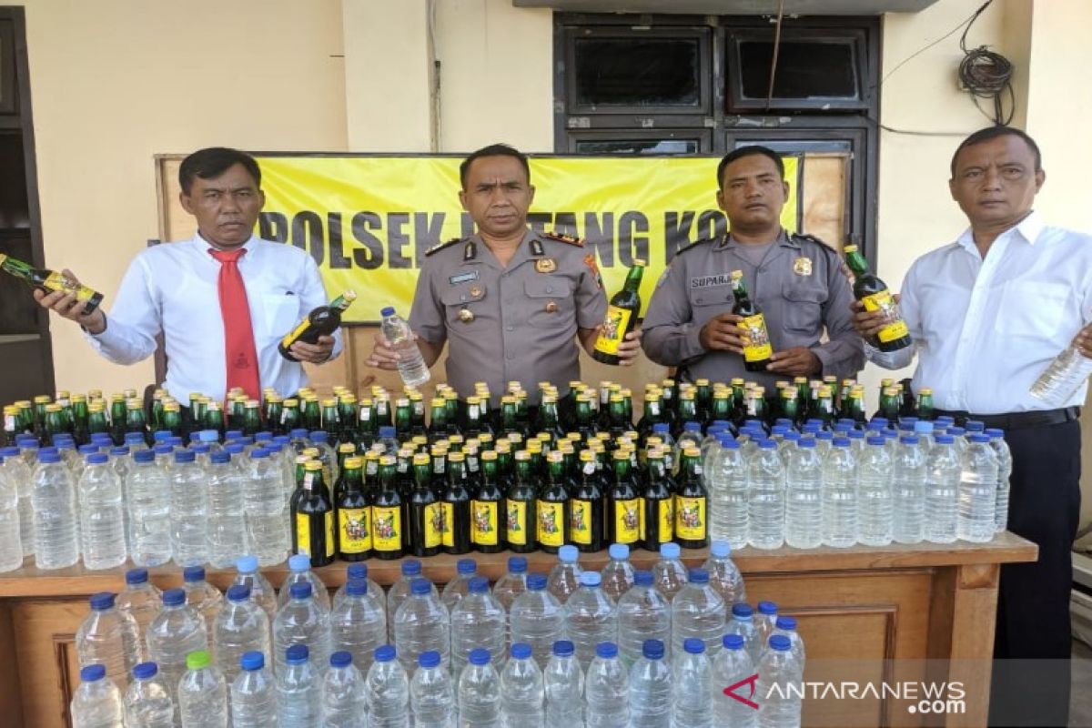 Polres Batang sita ratusan botol minuman beralkohol