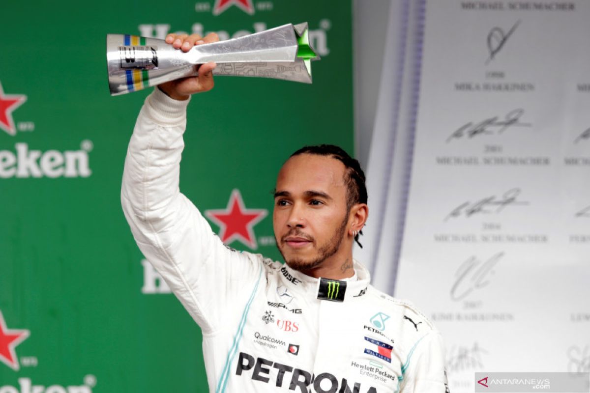 Hamilton kehilangan podium GP Brazil akibat insiden dengan Albon