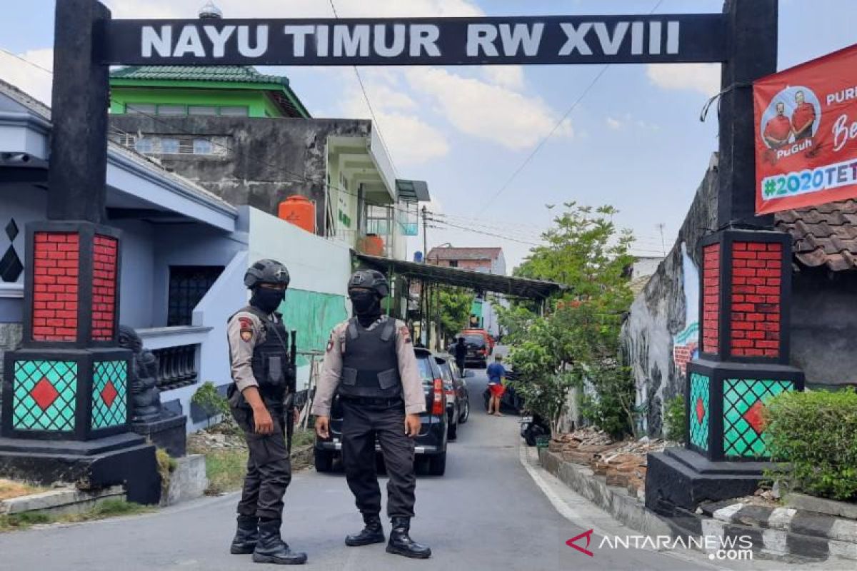 Densus geledah rumah terduga teroris di Nusukan Solo