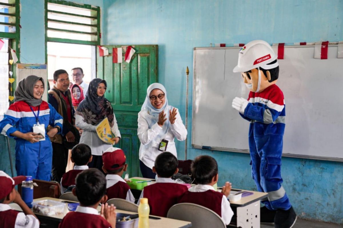 Relawan Pertamina Energi Negeri kunjungi  sekolah dasar di Palembang
