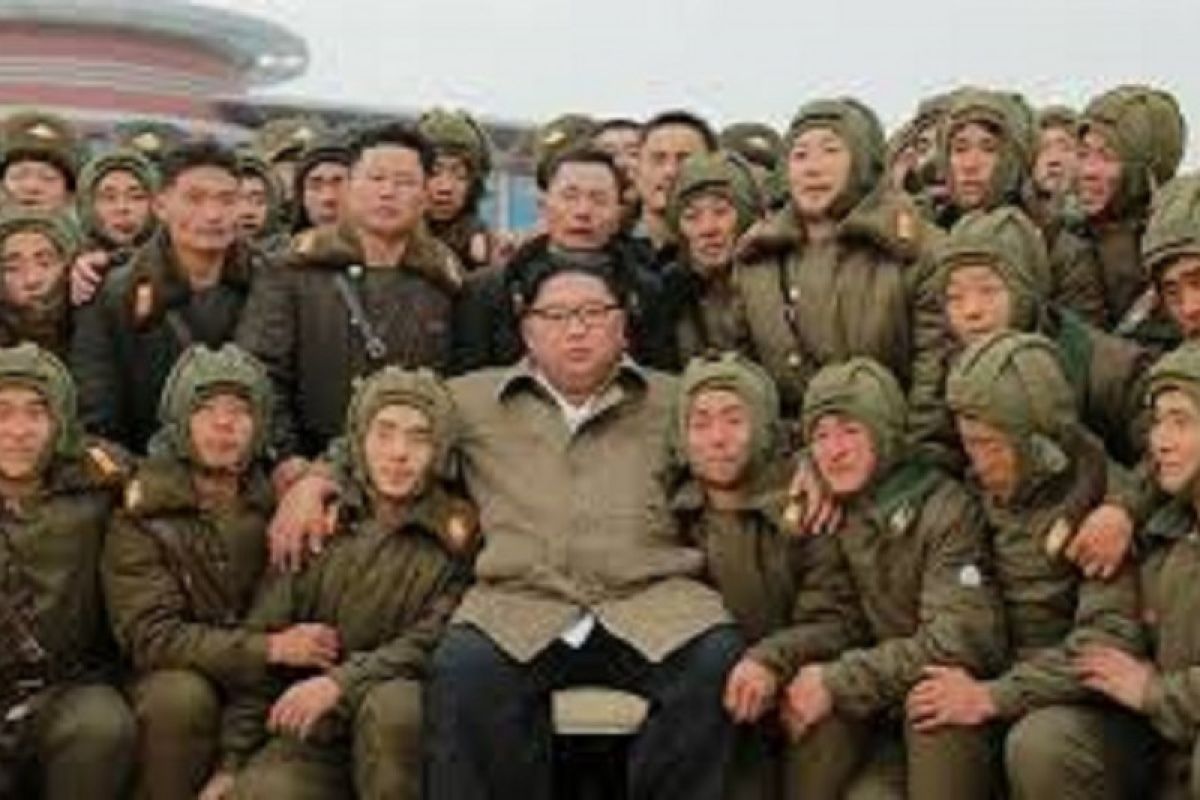 Kim Jong Un awasi latihan pasukan udara saat AS, Korsel tunda latihan gabungan