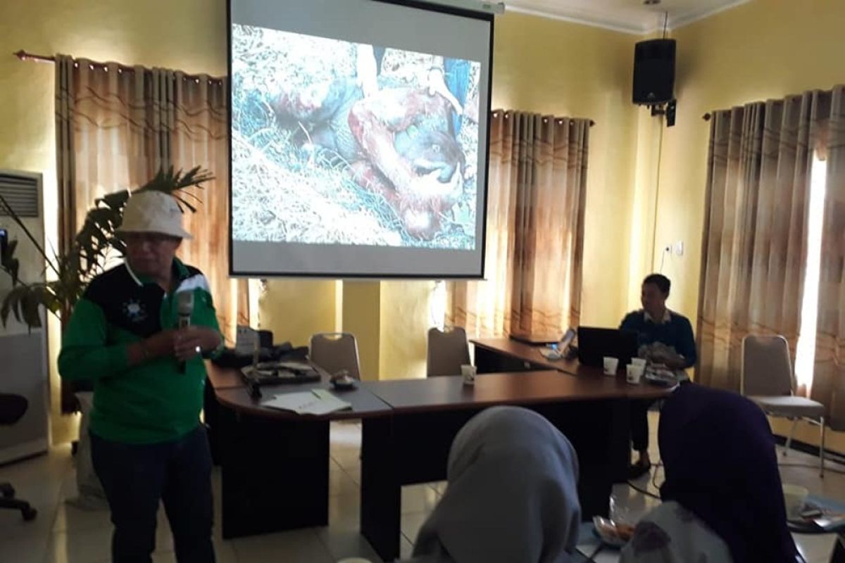 Dua tokoh FKH Banjarmasin sosialisasikan cinta lingkungan ke warga HSU