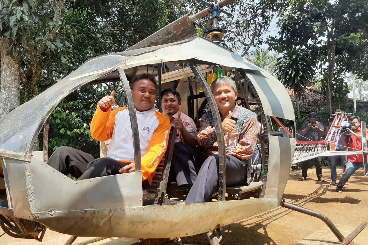 Amateur helicopter maker wishes to complete his project