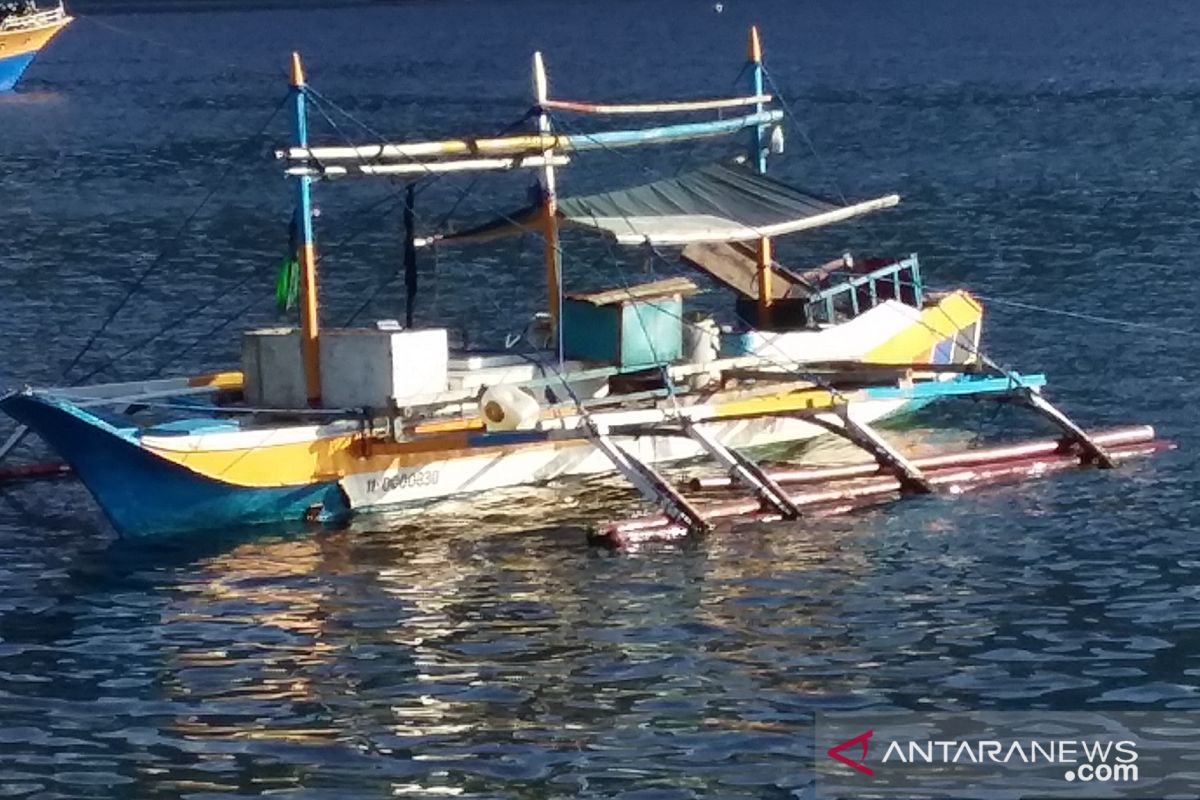 KKP recaptures three Filipino fishermen