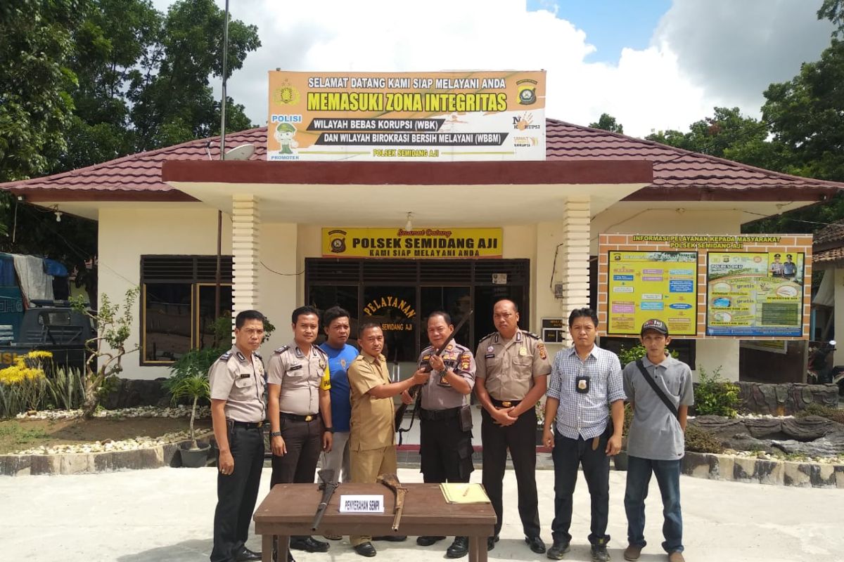 Kokrak va dumbalarning porno fotosuratlari Qaynona bilan uchta guruh jinsiy aloqa