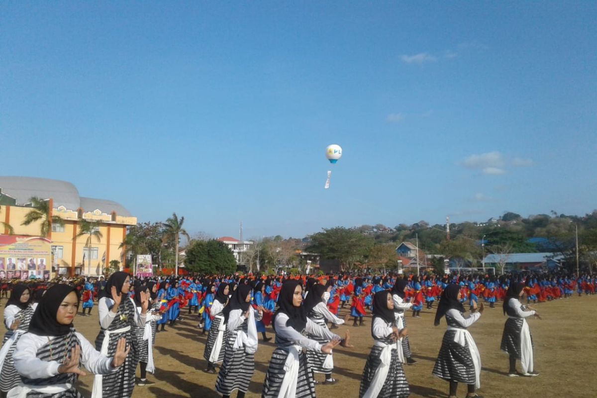 Tarian kolosal dan karnaval kesultanan meriahkan FKMA ASEAN di Baubau