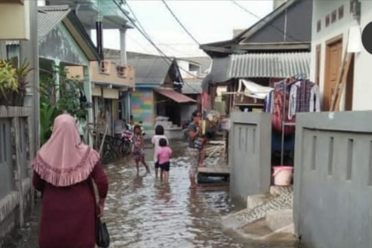 Sejumlah kebakaran dan banjir rob landa sebagian DKI Jakarta